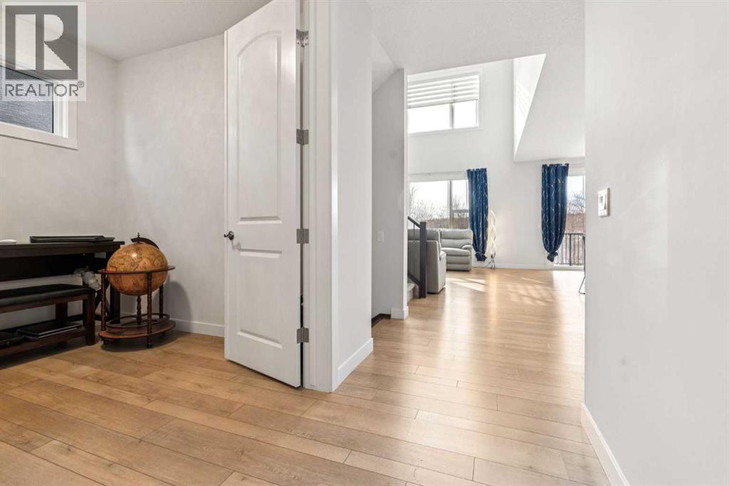 House for Sale in 548 Cranbrook Gardens SE|Calgary, Alberta T3M3N5 5