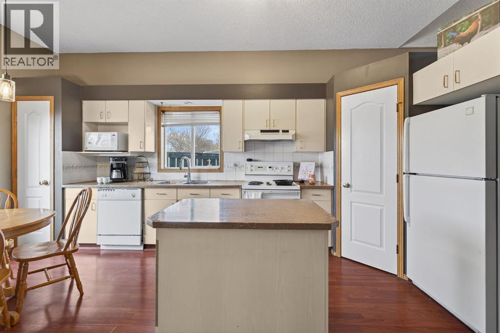 House for Sale in 68 Coventry Green NE|Calgary, Alberta T3K4L4 3