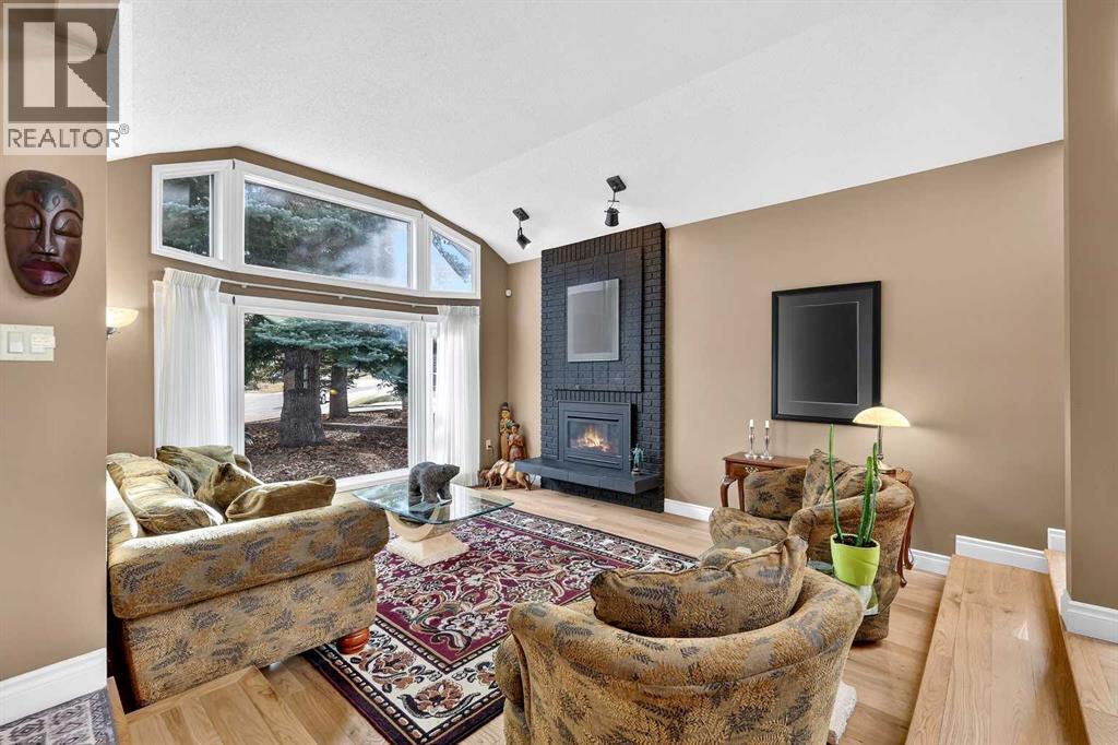 House for Sale in 80 Oakmount Way SW|Calgary, Alberta T2V4Y1 4