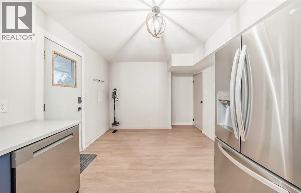 Row / Townhouse for Sale in 423 Regal Park NE|Calgary, Alberta T2E0S6 5