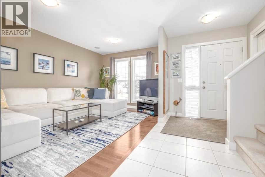 Row / Townhouse for Sale in 112 Everridge Common SW|Calgary, Alberta T2Y5H1 3