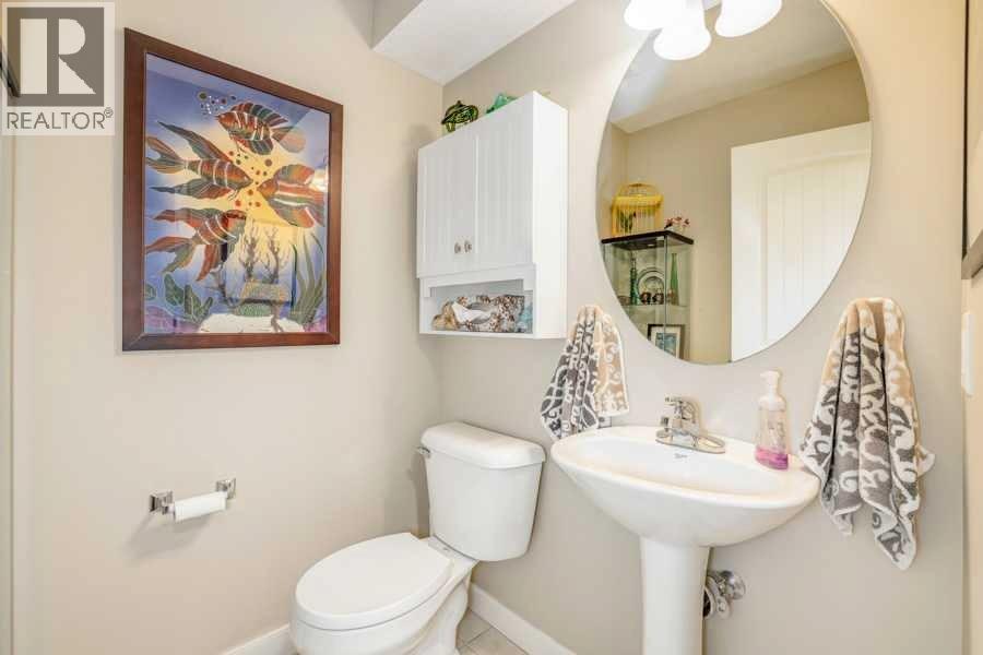 Row / Townhouse for Sale in 112 Everridge Common SW|Calgary, Alberta T2Y5H1 5