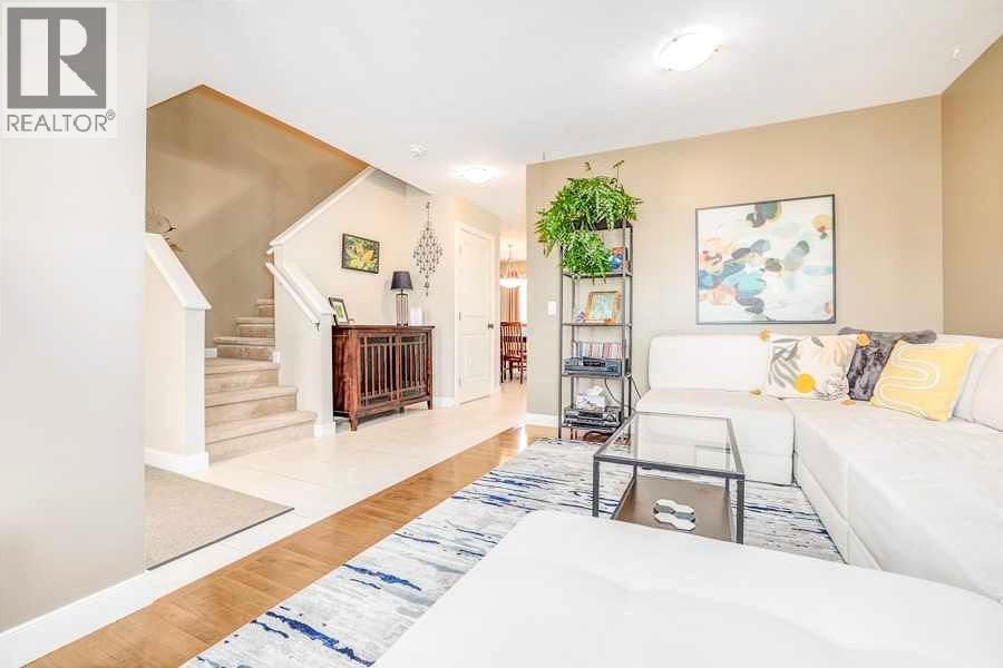 Row / Townhouse for Sale in 112 Everridge Common SW|Calgary, Alberta T2Y5H1 4