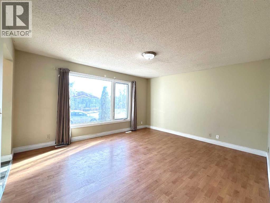 House for Sale in 83 Falshire Way NE|Calgary, Alberta T3J2C7 3