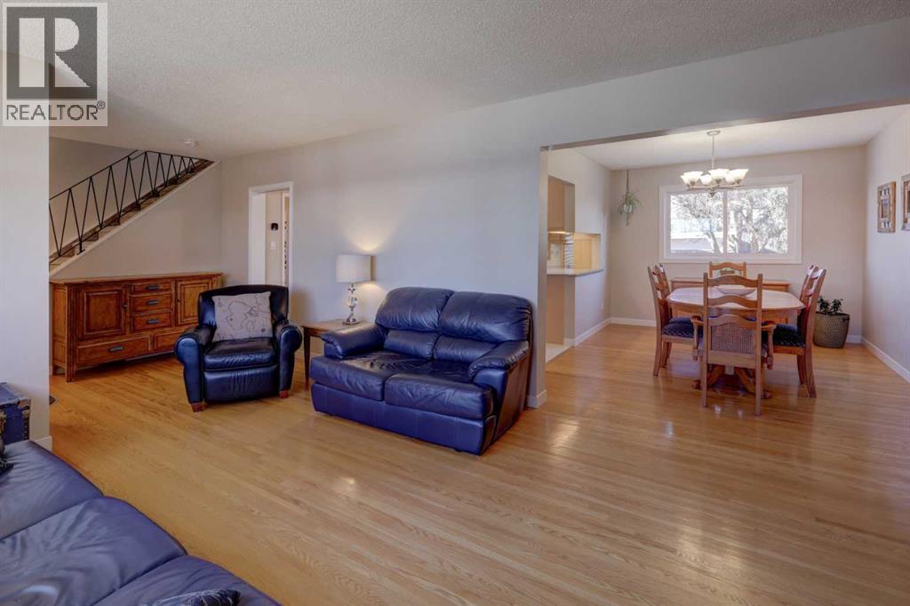 House for Sale in 3111 Breen Crescent NW|Calgary, Alberta T2L1S6 4