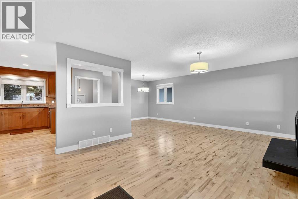 House for Sale in 740 Lysander Drive SE|Calgary, Alberta T2C1X1 4