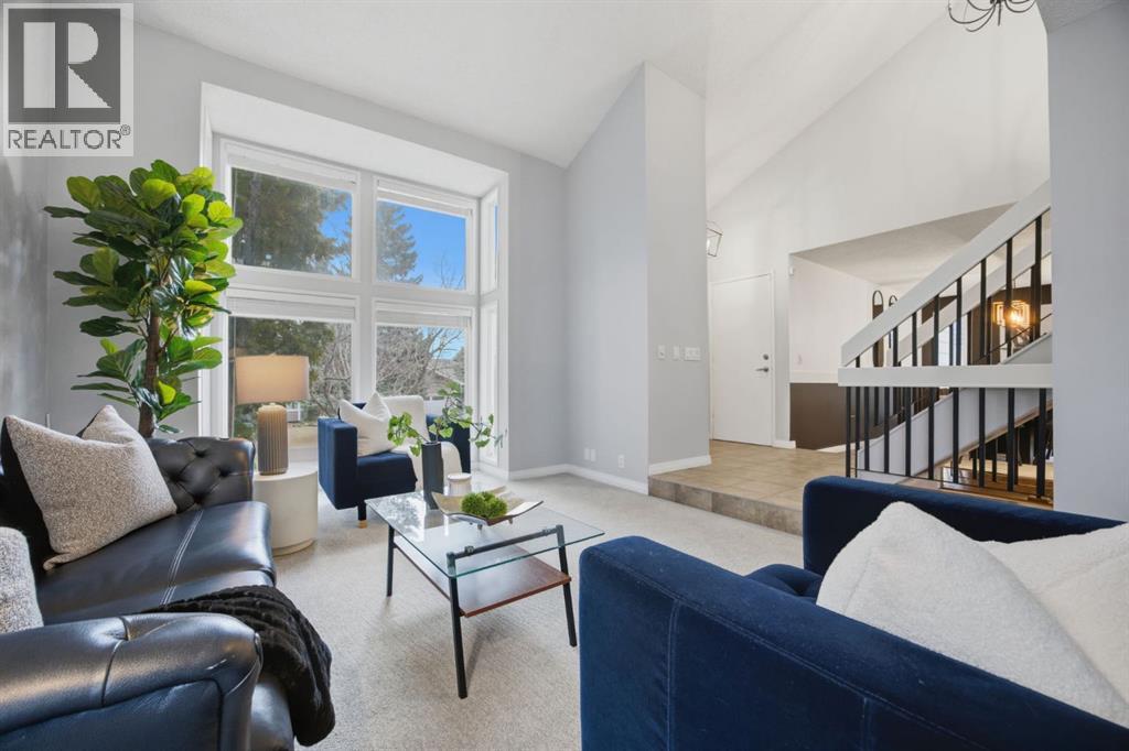 House for Sale in 3 Stranraer Place SW|Calgary, Alberta T3H1H5 3