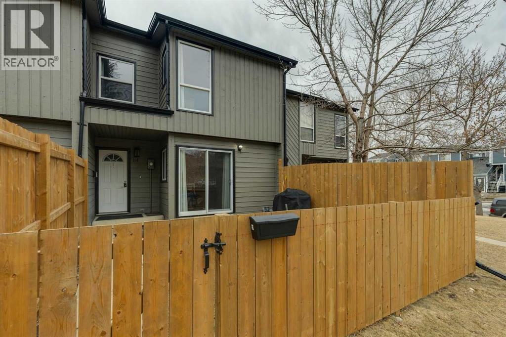 Row / Townhouse for Sale in 114, 420 Grier Avenue NE|Calgary, Alberta T2K5X6 2