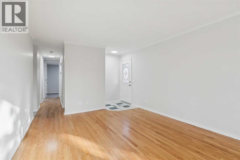 House for Sale in 354 Maitland Hill NE|Calgary, Alberta T2A5V3 4