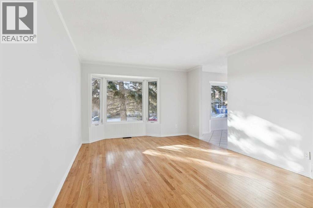 House for Sale in 354 Maitland Hill NE|Calgary, Alberta T2A5V3 2