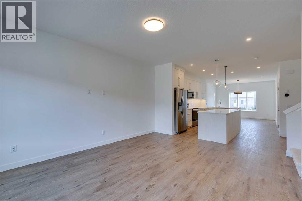 Duplex for Sale in 646 Rangeview Street SE|Calgary, Alberta T3M2K1 2