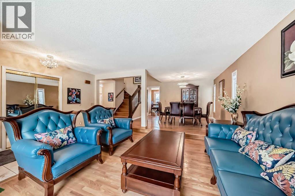 House for Sale in 2612 Signal Hill Drive SW|Calgary, Alberta T3H2T7 5