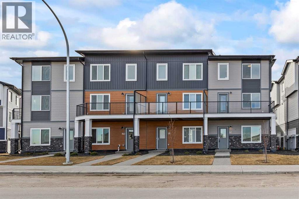 Row / Townhouse for Sale in 42 Corner Glen Manor NE|Calgary, Alberta T3N2R4 2