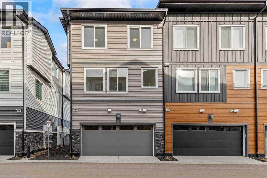Row / Townhouse for Sale in 42 Corner Glen Manor NE|Calgary, Alberta T3N2R4 3