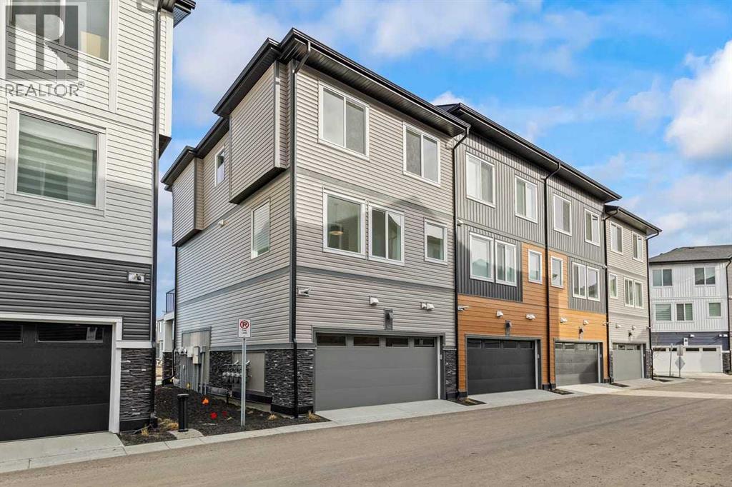 Row / Townhouse for Sale in 42 Corner Glen Manor NE|Calgary, Alberta T3N2R4 4
