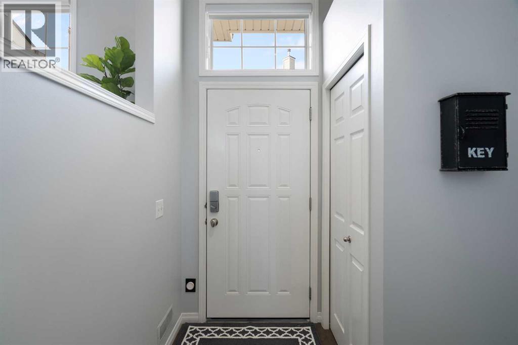 Row / Townhouse for Sale in 3336 New Brighton Gardens SE|Calgary, Alberta T3H0H7 2