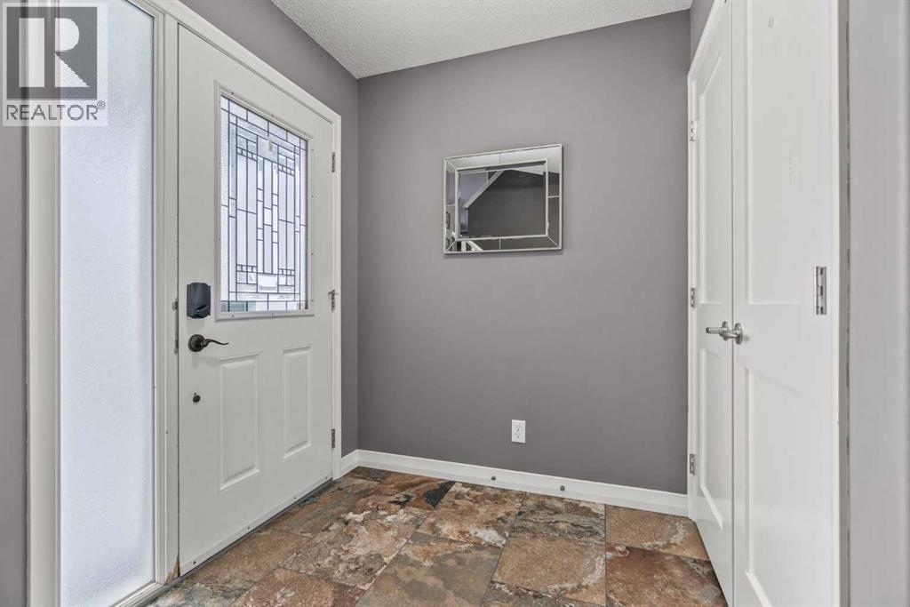 House for Sale in 715 Copperpond Circle SE|Calgary, Alberta T2Z0R5 2