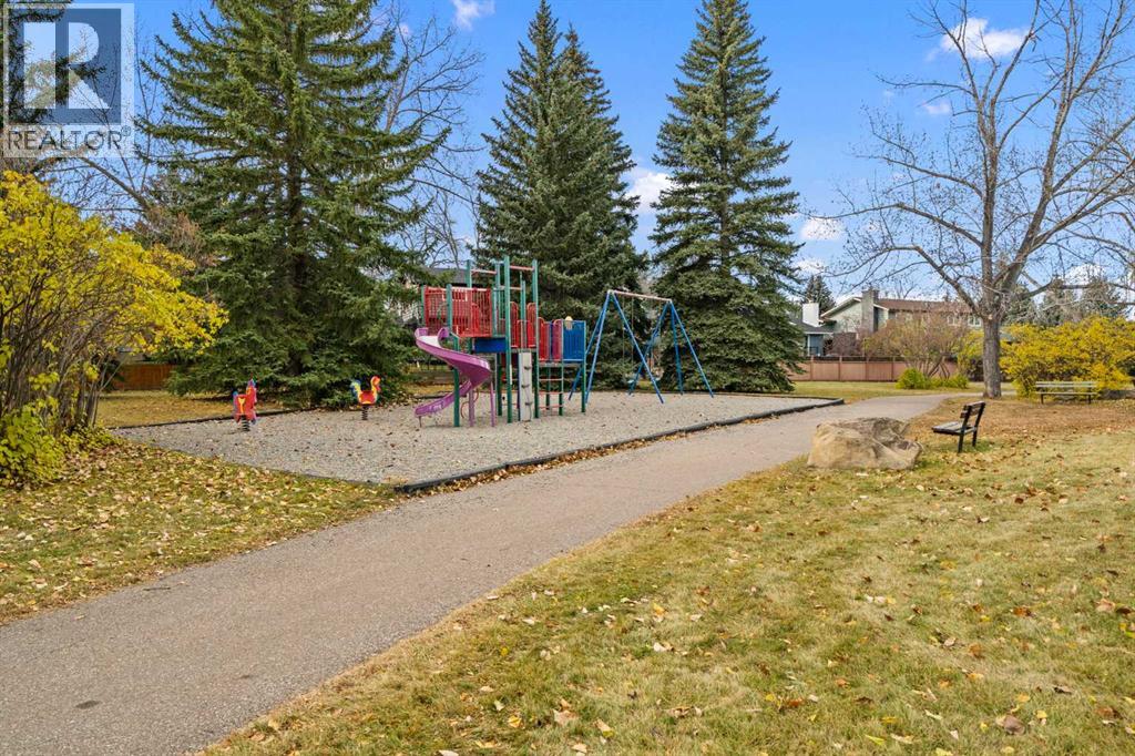 House for Sale in 124 Canterbury Drive SW|Calgary, Alberta T2W2G1