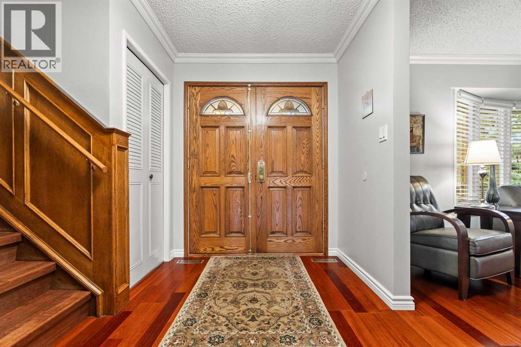 House for Sale in 124 Canterbury Drive SW|Calgary, Alberta T2W2G1 5