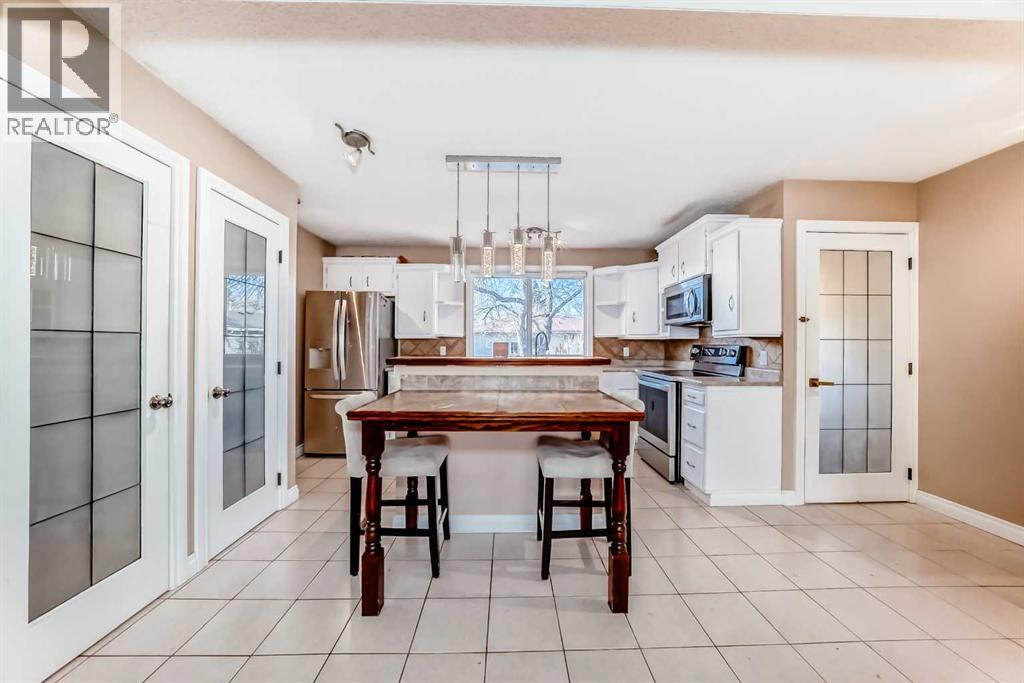 House for Sale in 7139 18 Street SE|Calgary, Alberta T2C1K2 4