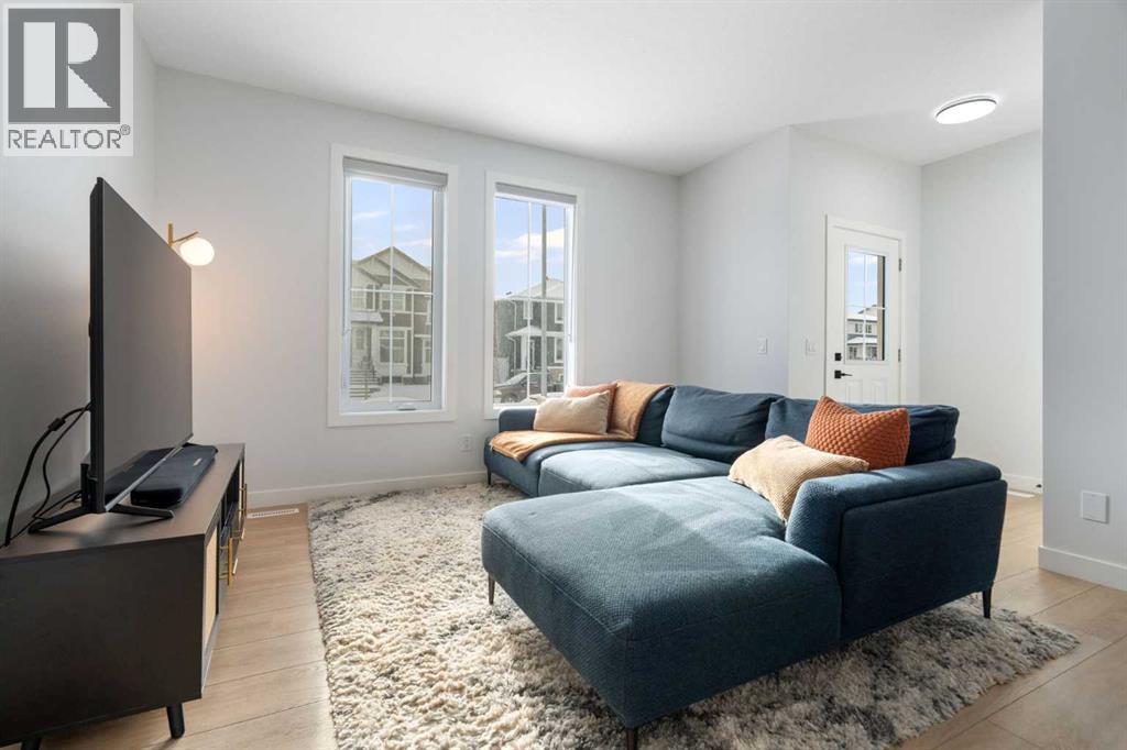 Duplex for Sale in 158 Ambleton Drive NW|Calgary, Alberta T3P1W6 3