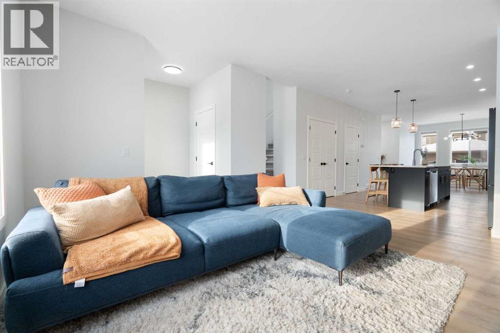 Duplex for Sale in 158 Ambleton Drive NW|Calgary, Alberta T3P1W6 4