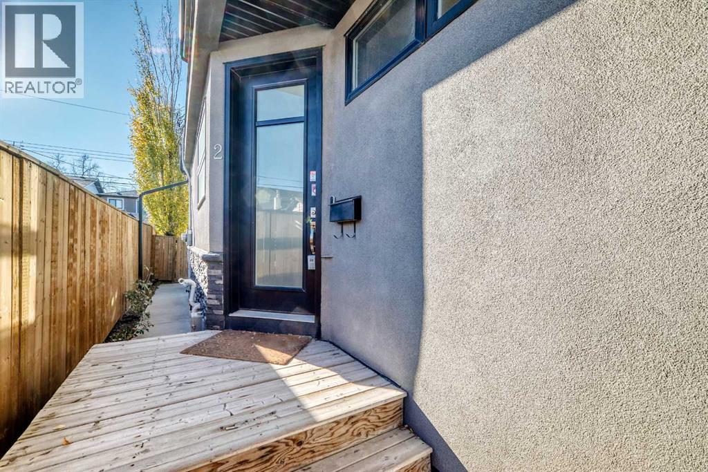 Row / Townhouse for Sale in 2, 413 25 Avenue NE|Calgary, Alberta T2E1Y4 3