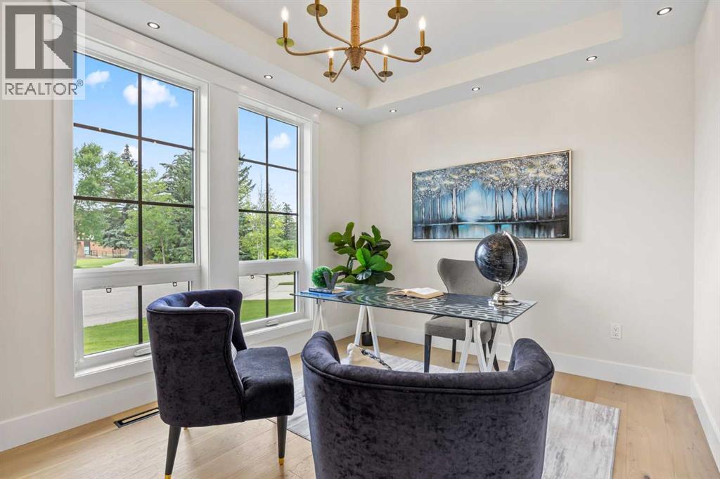 House for Sale in 12 Vardana Place NW|Calgary, Alberta T3A0C5 4