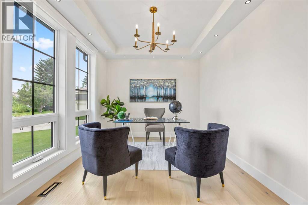 House for Sale in 12 Vardana Place NW|Calgary, Alberta T3A0C5 3