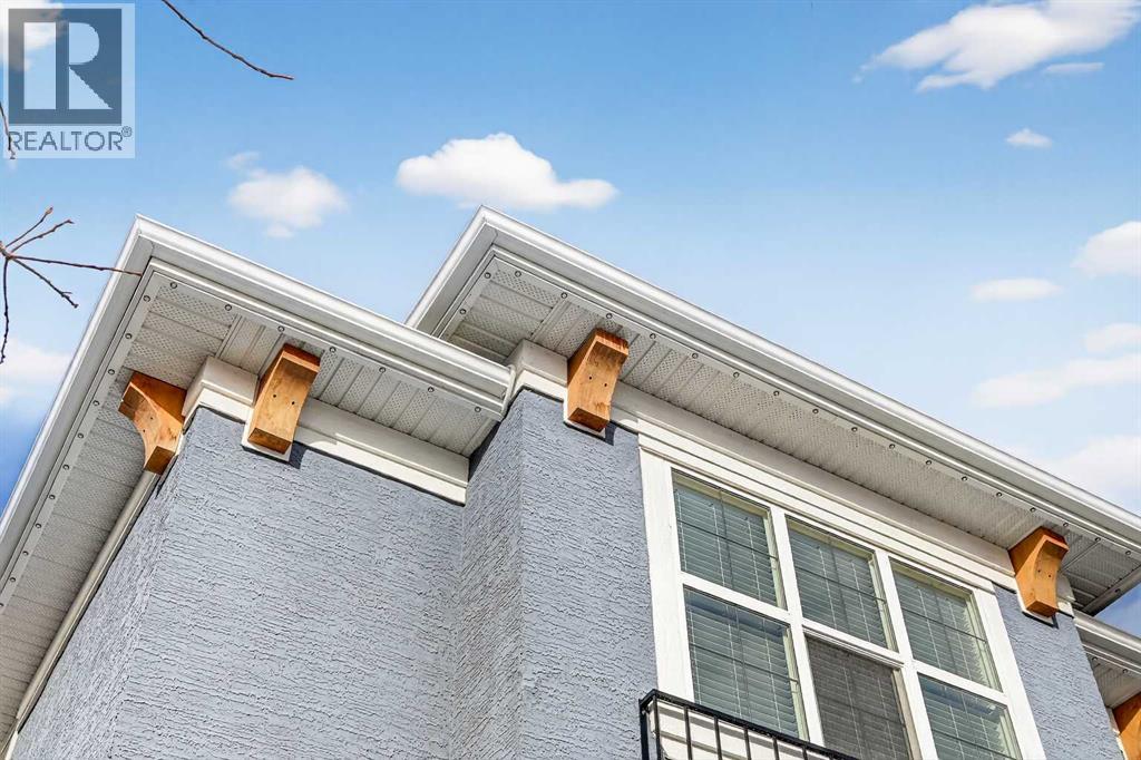 House for Sale in 143 Cranarch Crescent SE|Calgary, Alberta T3M2J2 3