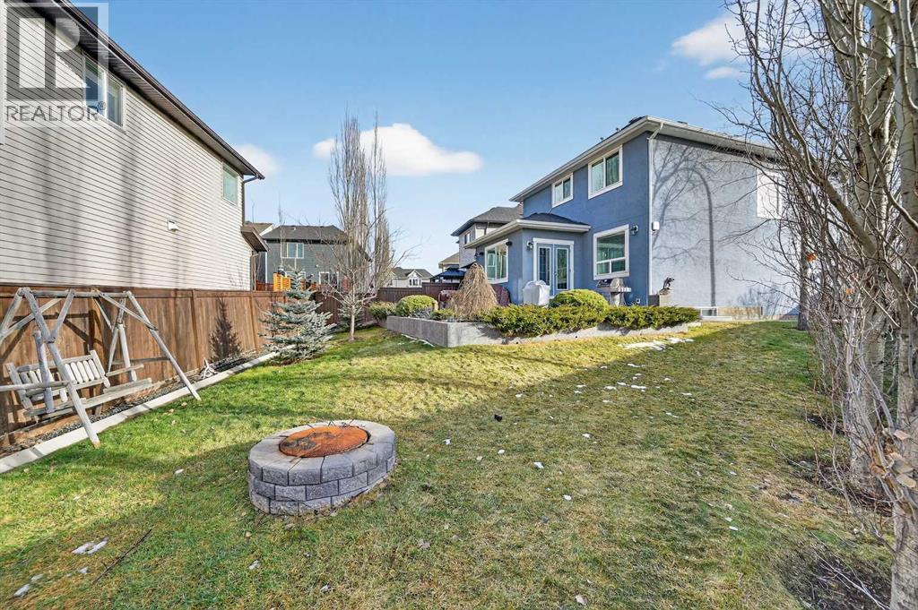 House for Sale in 143 Cranarch Crescent SE|Calgary, Alberta T3M2J2 5