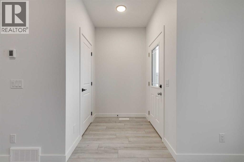 House for Sale in 479 Hotchkiss Manor SE|Calgary, Alberta T3S0N3 2