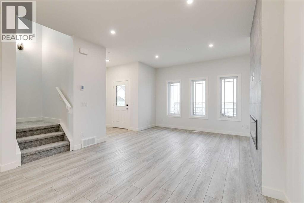 House for Sale in 479 Hotchkiss Manor SE|Calgary, Alberta T3S0N3 4