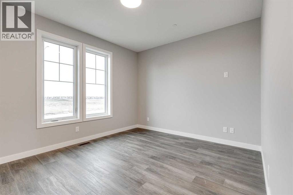 House for Sale in 483 Hotchkiss Manor SE|Calgary, Alberta T3S0T2 3