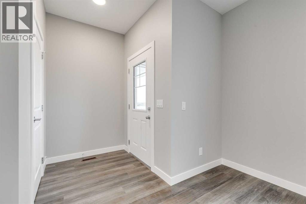 House for Sale in 483 Hotchkiss Manor SE|Calgary, Alberta T3S0T2 2