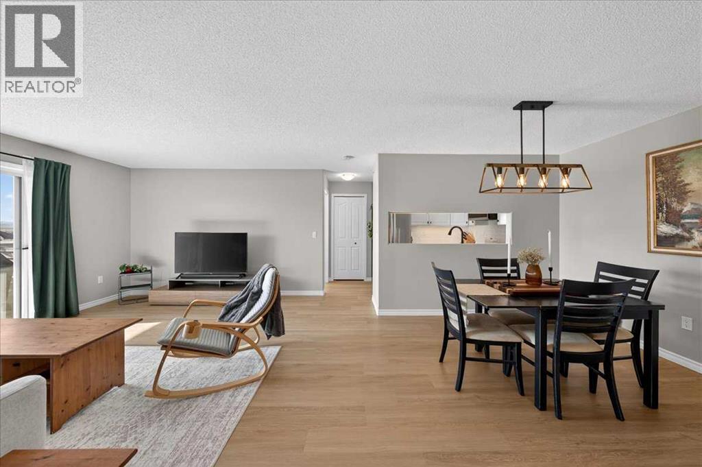 Apartment for Sale in 3305, 3000 Tuscarora Manor NW|Calgary, Alberta T3L2J9 3