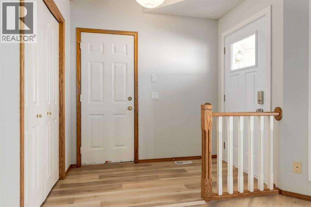 House for Sale in 44 Citadel Manor NW|Calgary, Alberta T3G3Y3 2