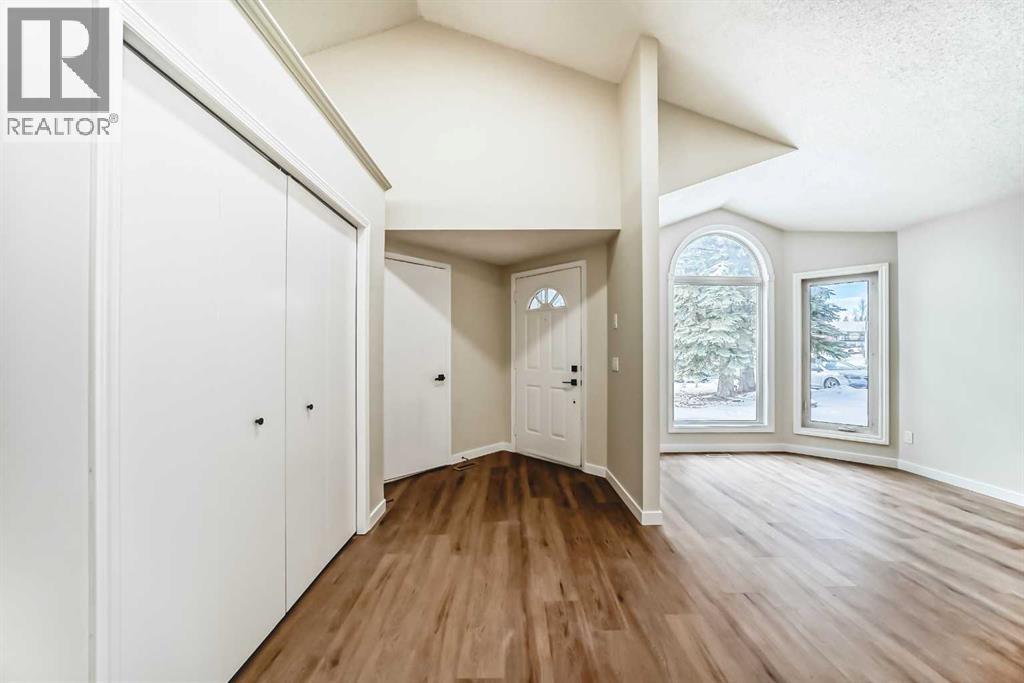 House for Sale in 624 Shawinigan Drive SW|Calgary, Alberta T2Y2H4 4