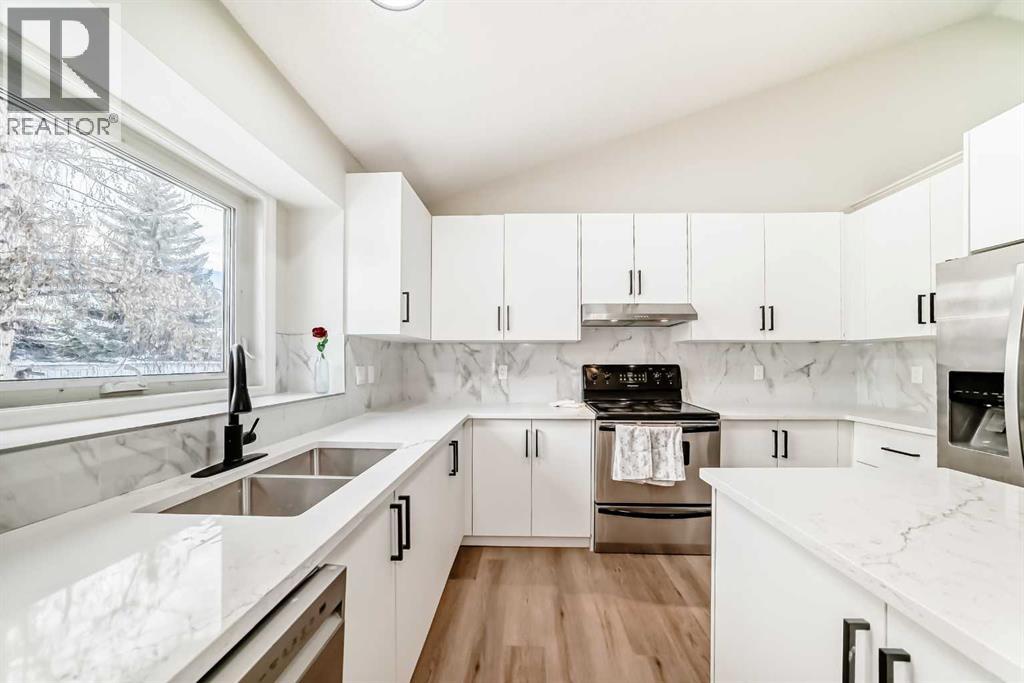 House for Sale in 624 Shawinigan Drive SW|Calgary, Alberta T2Y2H4 2