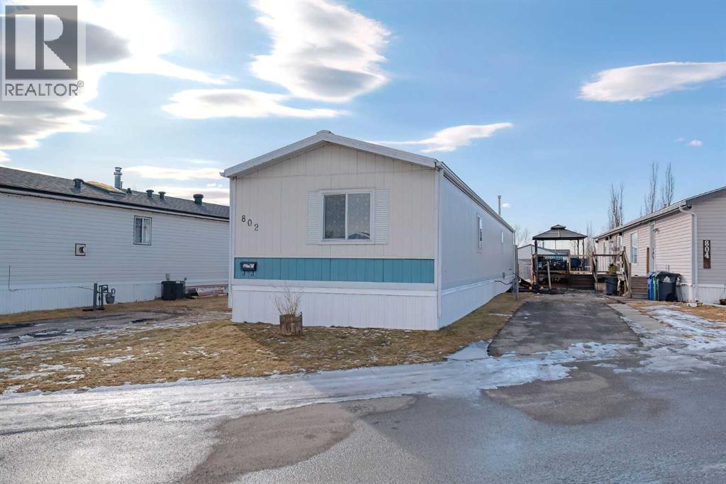 Mobile Home for Sale in 802, 1101 84 Street NE|Calgary, Alberta T2A7X2