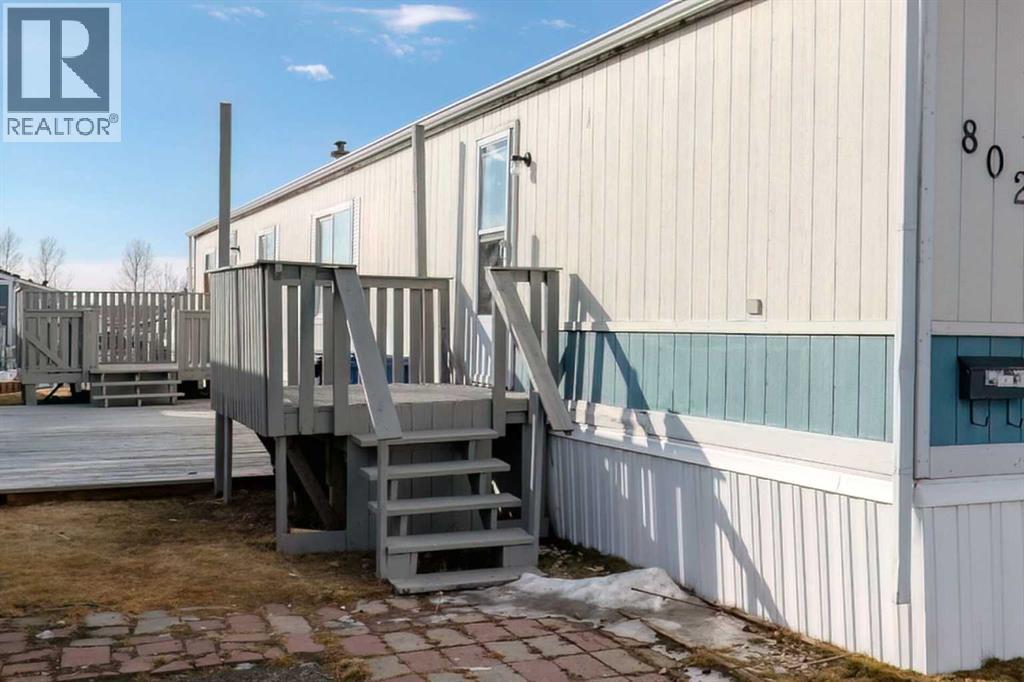 Mobile Home for Sale in 802, 1101 84 Street NE|Calgary, Alberta T2A7X2 2