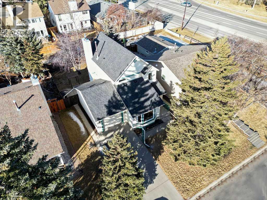 House for Sale in 220 Scenic Way NW|Calgary, Alberta T3L1B8 4