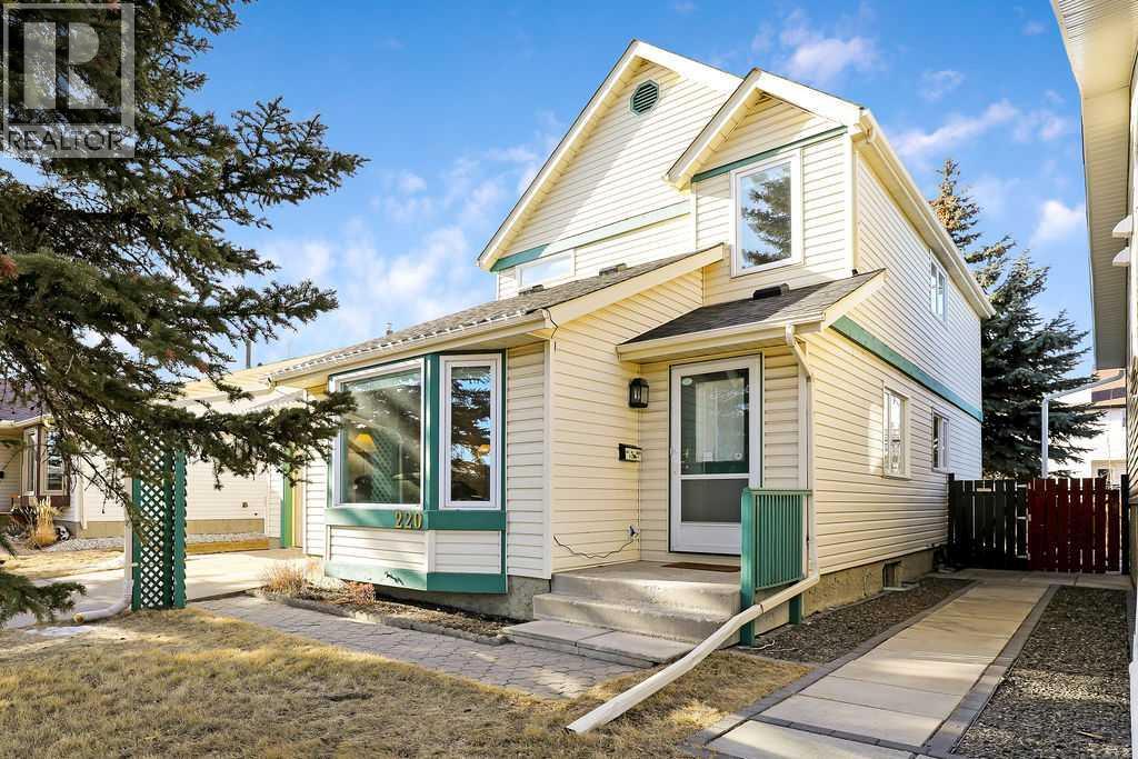 House for Sale in 220 Scenic Way NW|Calgary, Alberta T3L1B8 2