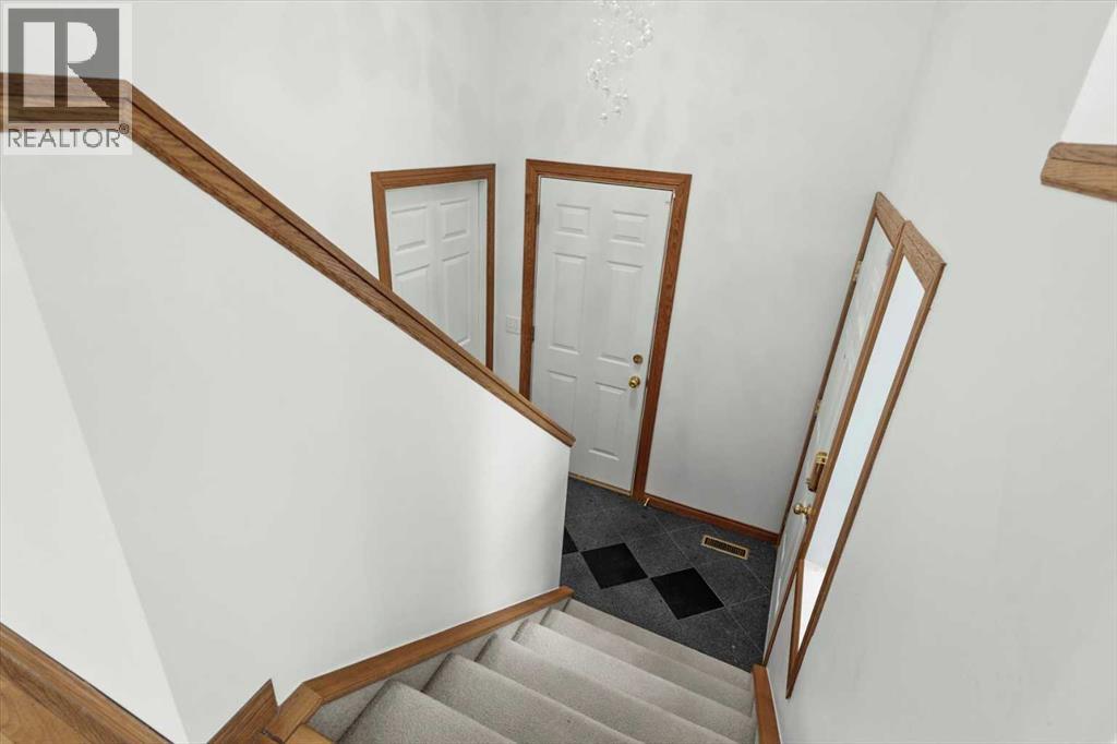 House for Sale in 9095 Scurfield Drive NW|Calgary, Alberta T3L1L3 4