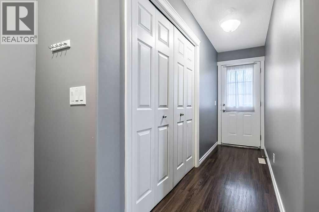 Row / Townhouse for Sale in 42 Royal Birch Mount NW|Calgary, Alberta T3G5W9 3