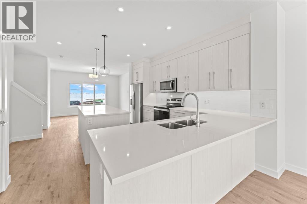 Duplex for Sale in 7654 202 Avenue SE|Calgary, Alberta T3S0H7 4