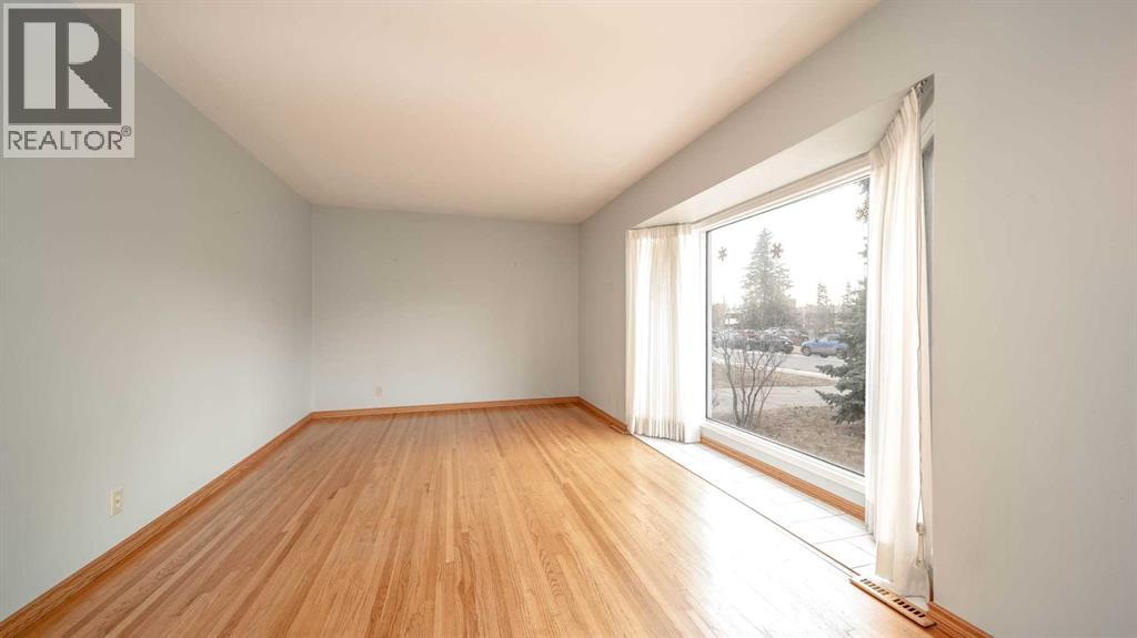 House for Sale in 10 Marlowe Place NE|Calgary, Alberta T2E5P8 4