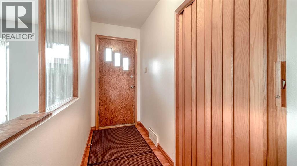 House for Sale in 10 Marlowe Place NE|Calgary, Alberta T2E5P8 2