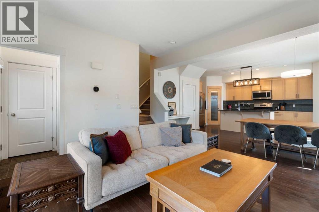 Row / Townhouse for Sale in 2, 4709 17 Avenue NW|Calgary, Alberta T3B0P4 2