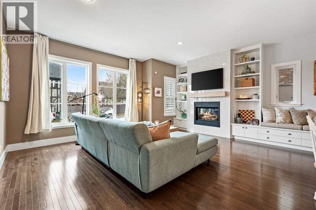 House for Sale in 96 Beny-Sur-Mer Road SW|Calgary, Alberta T3E7A2 3